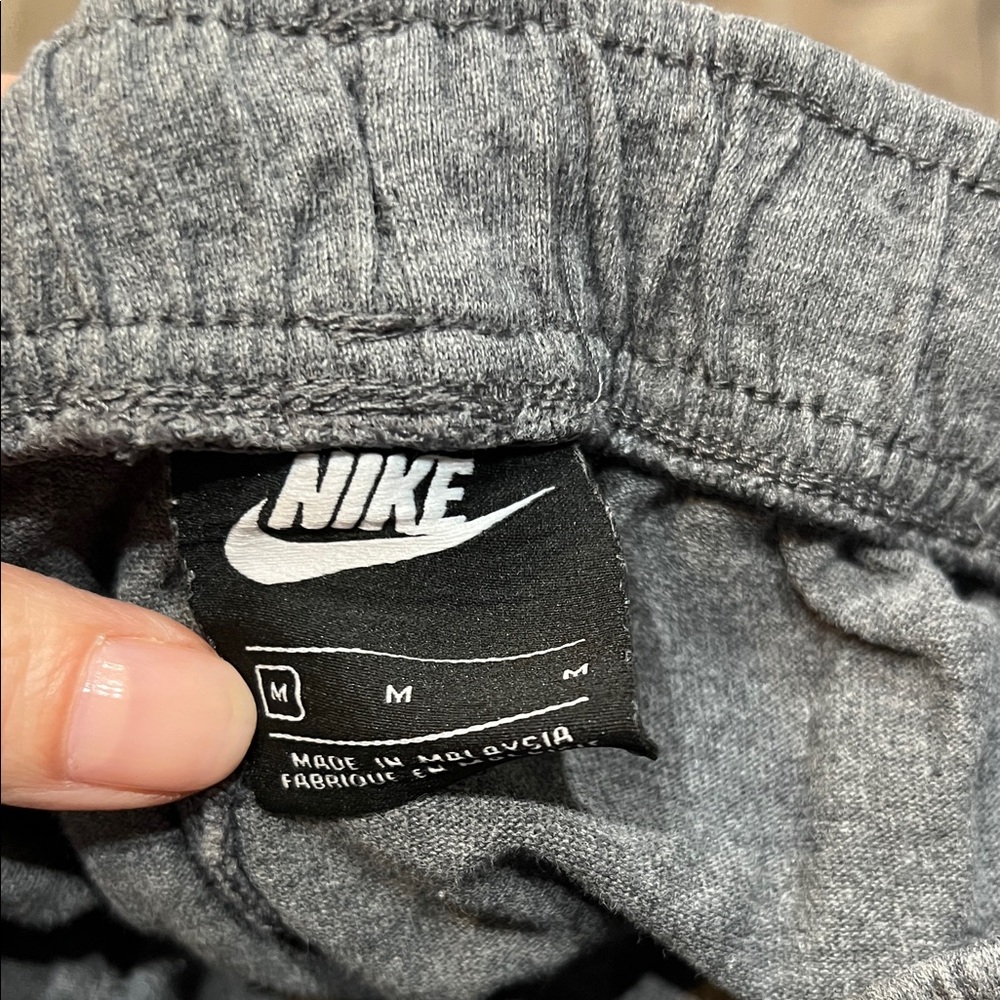 Nike Mens Gray Jogger Pants. Lighter/cooler material not sweat pants. - Picture 6 of 7